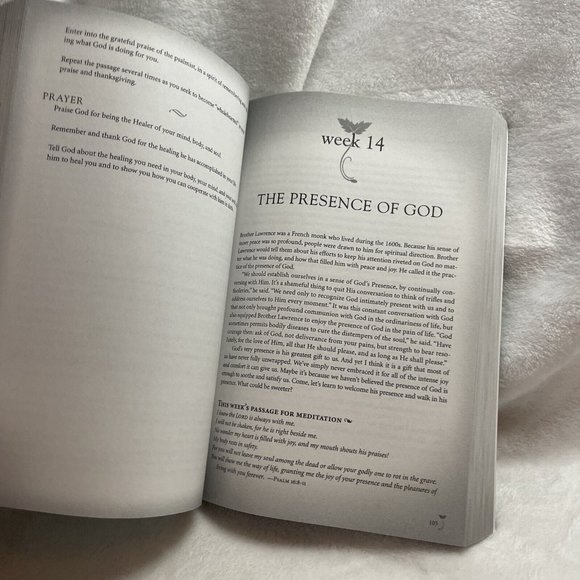 The One Year Book of Hope (One Year Books) - Paperback By Guthrie, Nancy - GOOD - Picture 6 of 8